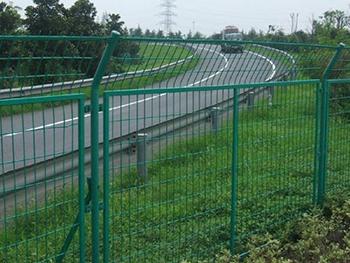 公路护栏网 - 河北振兴金源丝网集团图片2
