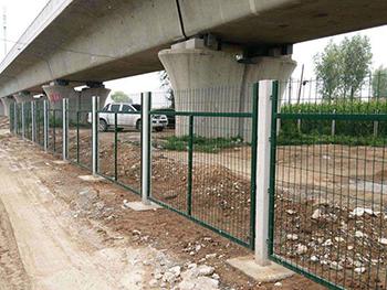 铁路护栏网 - 河北振兴金源丝网集团图片2