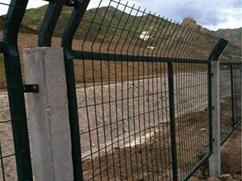 铁路护栏网 - 河北振兴金源丝网集团图片3